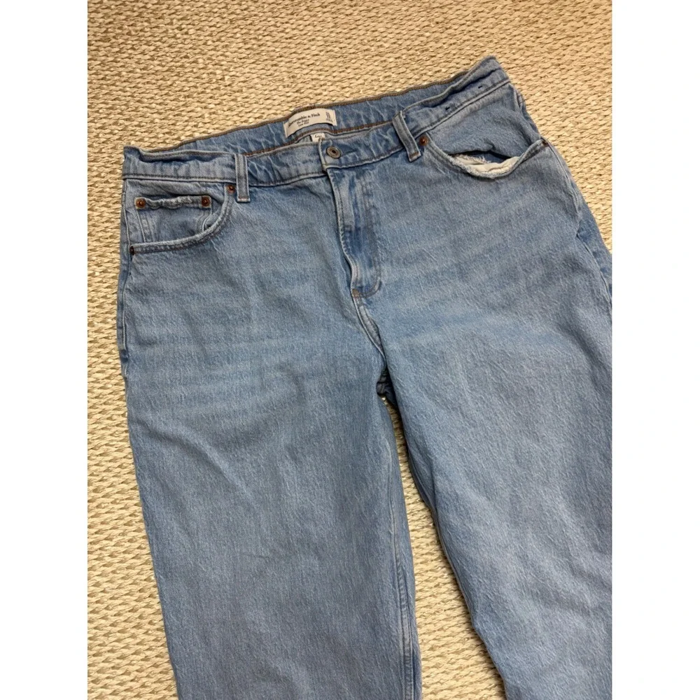 Abercrombie & Fitch Curve Love The Baggy Low Rise Jeans Light Wash‎ Blue 31/12